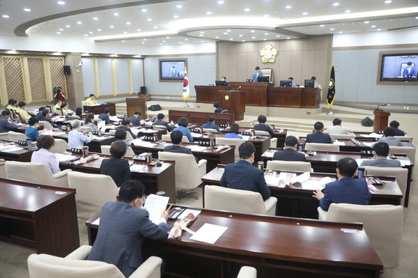수원시의회는 23일 제352회 제1차 정례회 제2차 본회의를 끝으로 사실상 제11대 수원시의회 전반기 의정활동을 마무리했다. (사진제공=수원시의회)