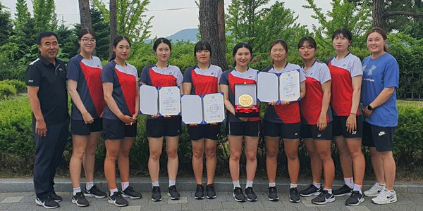 안성시청 직장운동경기부 소프트테니스 선수단이 한국 실업 연맹전 여자 개인복식 2위, 여자단체전 3위의 성적을 거뒀다. (사진제공=안성시청)