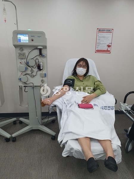 성남시는 지난 3월 신종 코로나바이러스 감염증(코로나19)에 감염됐다 완치된 성남시 분당구보건소 직원 5명 전원이 코로나 19 혈장치료제 개발을 위한 혈장공여에 참여키로 했다고 28일 밝혔다. (사진제공=성남시청)