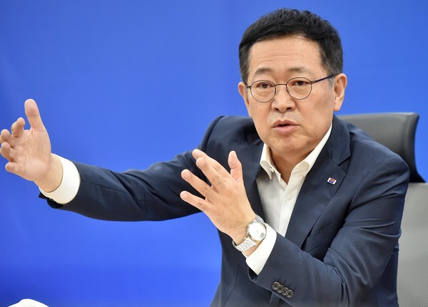 인천시가 민선7기 2주년 반환점을 맞아 이행실적을 자체 점검하고 평가한 결과 140대 공약과제 중 136개 사업이 연차별 추진계획대로 완료돼 97.1%에 달하는 높은 달성률을 보였다고 밝혔다. (사진제공=인천시청)