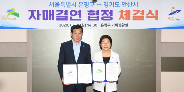 광명시, ‘특성화고 취업성공 사관학교 3기’ 개강광명시는 29일 광명경영회계고에서 ‘특성화고 취업성공 사관학교 3기’ 개강식을 개최했다.이번 프로그램은 광명경영회계고 3학년 학생 20명을 대상으로 1주간 1일 4시간씩 총 20시간 동안  NCS 기초, 모의고사 및 문제풀이 등 공기업 준비에 필요한 맞춤형 교육을 실시한다.시는 코로나19 예방을 위해 학생 간 책상 간격두기, 교육 전 손 소독 등 예방수칙을 철저히 준수하며 교육을 진행한다.이번 프로그램에 참여 중인 학생은 “졸업 후 금융기관 취업을 준비하고 있는데 NCS시험이 걱정이었다. 이번 프로그램을 통해 NCS시험을 마스터해 반드시 취업에 성공하고 싶다”고 포부를 밝혔다. 도도현 일자리창출과장은 “코로나19 장기화로 청년들이 겪고 있는 취업에 대한 불안감을 해소하고 진로 목표를 달성할 수 있도록 유관기관과 협력해 특성화고 졸업생 취업 활성화를 위해 적극 노력하겠다”고 말했다.한편 광명일자리센터는 직업상담사를 특성화고에 파견하여 취업상담을 실시하고 있으며, 이밖에도 특성화고 단기특강, 특성화고 학생 직업체험 등 다양한 프로그램을 지속적으로 지원할 예정이다. 기타 궁금한 사항은 광명일자리센터로 문의하면 된다.광명시는 29일 광명경영회계고에서 ‘특성화고 취업성공 사관학교 3기’ 개강식을 개최했다. (사진제공=광명시청)