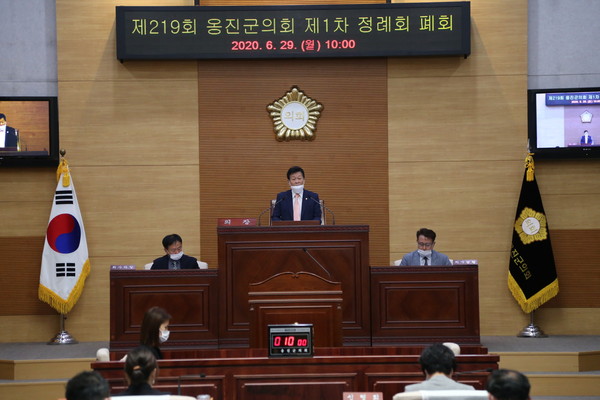옹진군의회는 지난 8일부터 29일까지(22일간) 개최된 제219회 옹진군의회 제1차 정례회 폐회를 끝으로 제8대 옹진군의회 전반기 의회 회기를 모두 마쳤다. (사진제공=옹진군청)