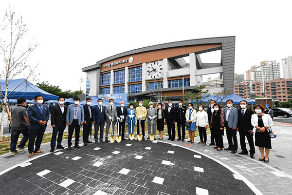 여주시는 30일 오학동 행정복지센터 신청사 개청식을 열었다. 여주시는 30일 오학동 행정복지센터 신청사 개청식을 열었다. (사진제공=여주시청)