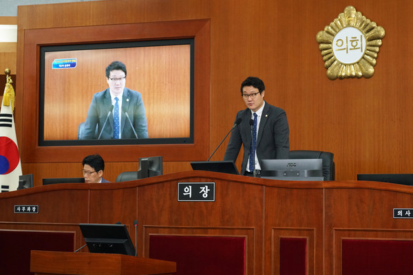 오산시의회 제8대 후반기 의장으로 당선된 더불어민주당 장인수 의원. (사진제공=오산시의회)