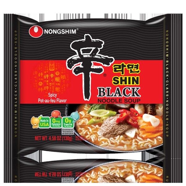 농심 '신라면블랙'이  '뉴욕타임즈'가 선정한 세계에서 가장 맛있는 라면으로 꼽혔다.(사진=농심)