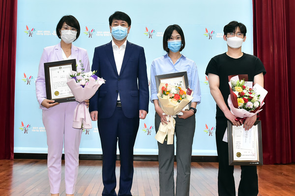 부평구가 지난 1일 구청 대회의실에서 진행된 두드림마당에서 ‘부평미래발전 정책제안 공모’ 시상식을 진행했다. (사진제공=부평구청)