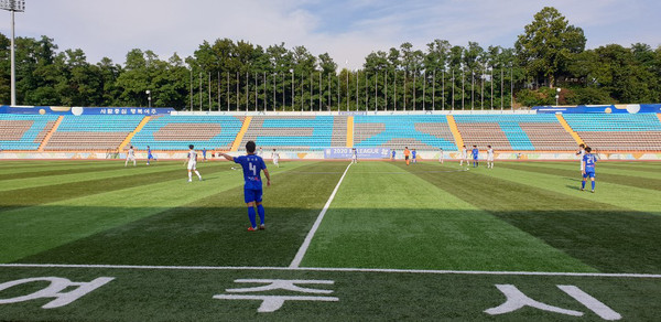 여주시민축구단은 지난 4일 여주종합운동장에서 진주시민축구단을 상대로 3대 2 승리를 거뒀다. (사진제공=여주시민축구단)