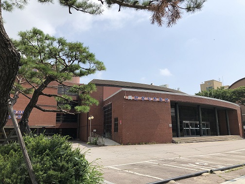 안성시는 9일 (구)안성시민회관 주차장에서 ‘안성시민회관 건축물 철거 기념 및 문화행사’를 개최한다. (사진제공=안성시청)