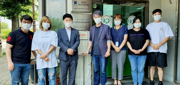 경기도의회 김원기 부의장이 9일 ‘의정부시여자단기청소년쉼터’를 찾아 쉼터 관계자로부터 운영 현황 및 애로사항을 청취했다. (사진제공=경기도의회)