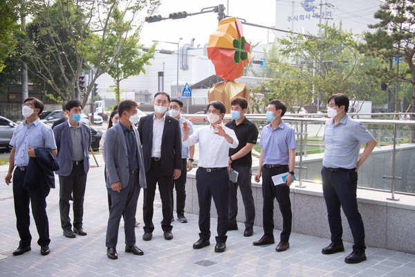 서구가 지난 9일 고밀도 지식산업센터 유치 등 도심형 노후 산업단지의 재정비를 위해 노력하고 있는 주안국가산업단지를 방문했다. (사진제공=서구청)