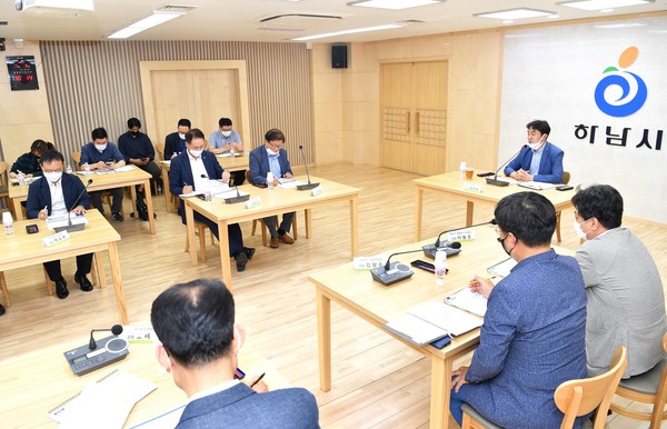 하남시는 지난 9일 시청 상황실에서 ‘하남교산지구 일자리창출 및 자족기능 강화’를 위한 간담회를 개최했다. (사진제공=하남시청)