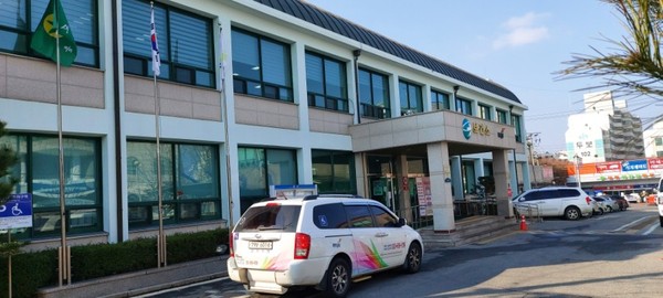 파주시보건소는 포스트 ‘코로나 시대’에 대비해 시민들의 건강증진을 위해 오는 12월 4일까지 함께하는 온라인 운동교실을 운영 중이다. 사진은 파주시보건소 전경 (사진제공=파주시보건소)