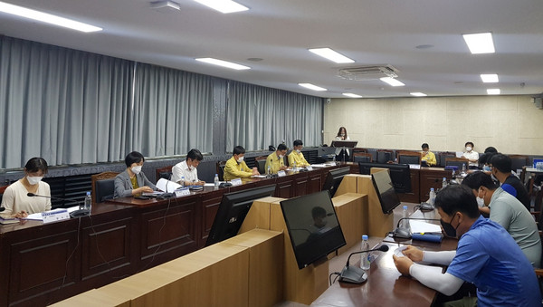 여주시는 지난 10일 시청 상황실에서 2020년 제1차 여주시 산업안전보건위원회를 개최했다. (사진제공=여주시청)