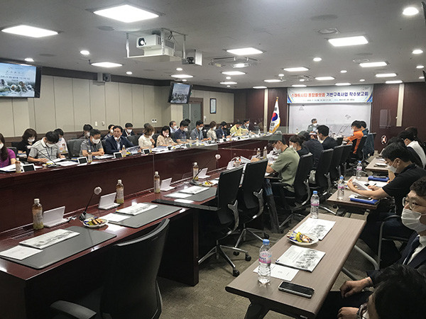 화성시는 13일 시청 상황실에서 스마트도시협회, 경찰서, 소방서 관계자 등 20여 명이 참석한 가운데 착수보고회를 개최했다. (사진제공=화성시청)