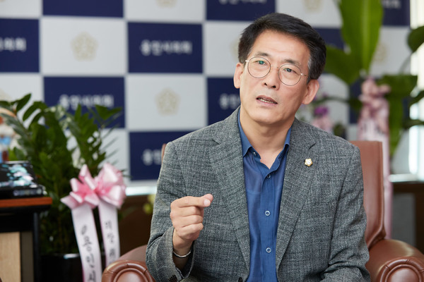 제8대 용인시의회 의장에 당선된 김기준 의원 (사진제공=용인시의회)