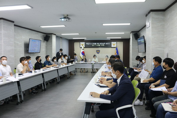 고양일산동부경찰서는 지난 13일 오후 소회의실에서 경찰관 40여명이 참석한 가운데, ‘검찰 피신조서 증거능력 제한에 따른 경찰수사 변화의 필요성’이라는 주제로 세미나를 가졌다. (사진제공=고양일산동부경찰서)