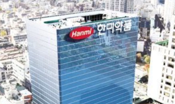 한미약품은 미국 식품의약국(FDA)이 자체 개발 중인 비알코올성지방간염(NASH) 치료 신약 후보물질 HM15211(랩스 트리플 어고니스트)를 신속심사(패스트트랙) 대상으로 지정했다고 16일 밝혔다.(사진=한미약품)