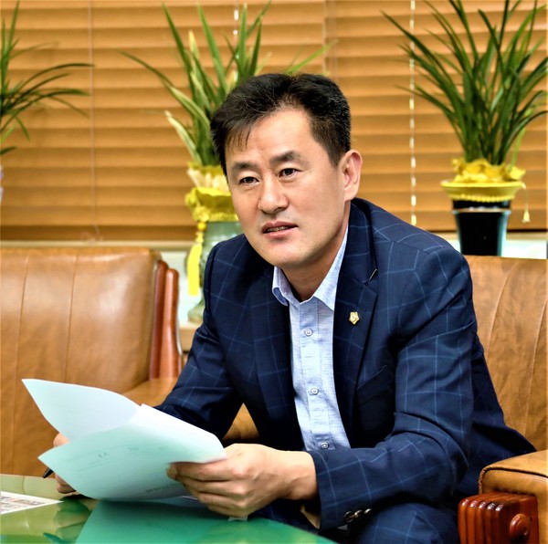 제7대 이천시의회 후반기 의장에 당선된 정종철 의원 (사진제공=이천시의회)