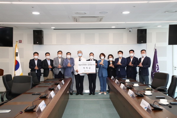 성남시의회는 지난 17일 제8대 후반기 의장단 구성 후 첫 행보로 코로나19 대응기관 현장방문에 나섰다. (사진제공=성남시의회)