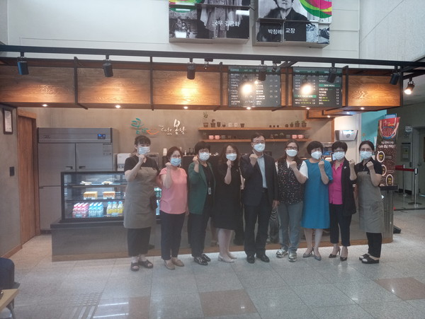 인천여성의광장에 인천형 자활사업 모델인 ‘꿈이든the카페’3호점을 지난 17일 오픈했다. (사진제공=인천시청)