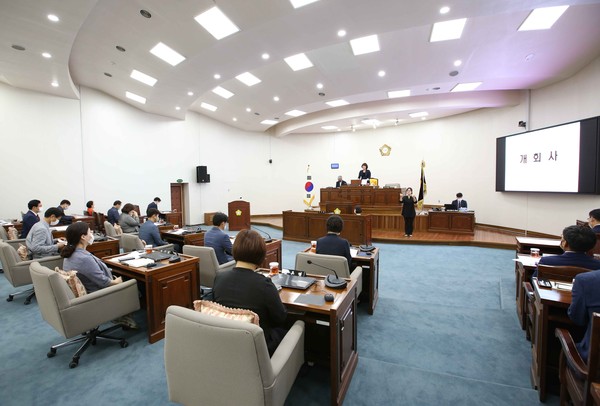 하남시의회는 20일 제296회 임시회 제1차 본회의를 열고 제8대 후반기 첫 의사일정에 돌입했다. (사진제공=하남시의회)