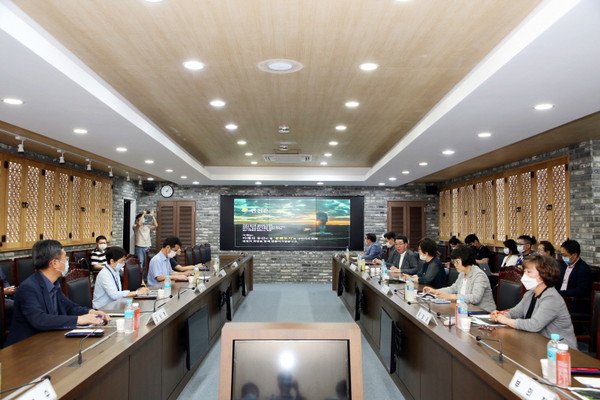 연천군은 지난 22일 오후 2시 연천군청 상황실에서 연천군수, 연천군의회 의장 등이 참석하여 연천 문화도시 조성계획 수립용역 착수 보고회를 가졌다. (사진제공=연천군청)
