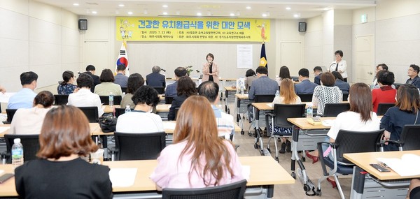 한양수 의장이 지난달 안산 유치원에서 발생한 집단 식중독으로 아이들은 심각한 후유증에 시달리고 있는 점을 감안, 재발 방지 차원의 유치원 급식에 대한 대안 모색이 시급하다”고 강조했다. (사진제공=파주시의회)