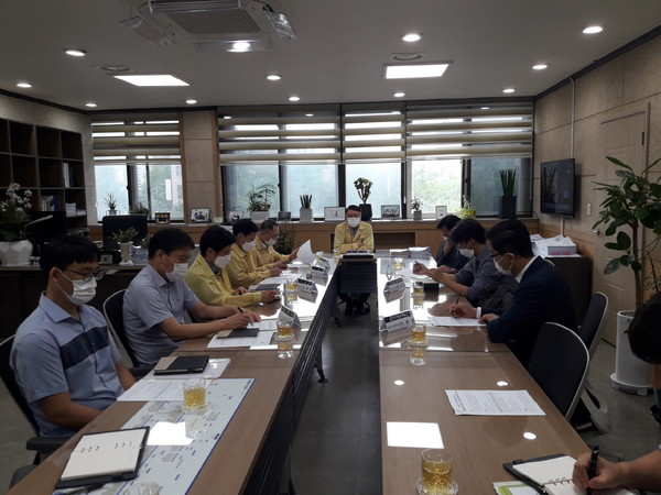 고양시는 깨끗한 수돗물 공급을 위해 상하수도, 생물 및 공동주택관리 등의 전문가로 구성된 ‘수돗물 유충 예방’ 민관합동 점검반을 운영한다. (사진제공=고양시청)