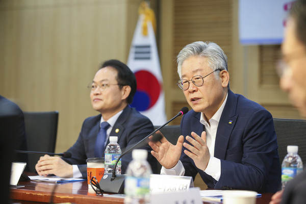 30일 오전 국회의원회관 제1세미나실에서 국회 기본소득 연구포럼 창립총회 및 세미나가 개최됐다. (사진제공=경기도청)