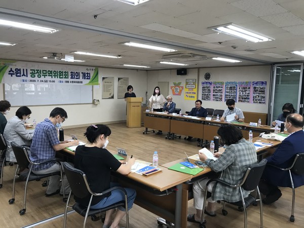 수원시는 저개발국가 생산자에게 정당한 대가가 지불되는 윤리적이고 착한 소비를 촉진하고 생산자와 소비자 모두가 행복한 희망의 거래인 공정무역도시 인증을 본격 추진한다. (사진제공=수원시청)