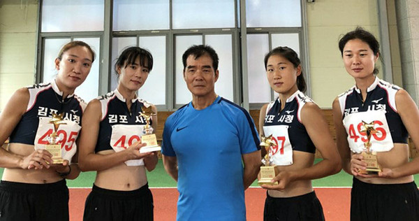 김포시 직장운동경기부 육상선수단이 지난 24일부터 28일까지 개최된 ‘제48회 KBS배 전국육상경기대회’에 참가해 여자 1600m 계주에서 우승을 차지했다. (사진제공=김포시청)