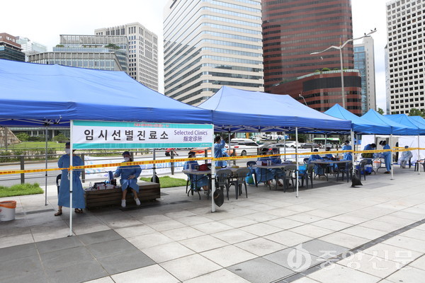 10일 오전 숭례문 인근에 설치된 임시선별진료소 모습. (사진=장민호 기자)