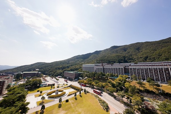 대진대학교는 10일 포천시가 추진 중인 “경기도 산하 신규 설립 공공기관인 ‘경기환경에너지진흥원’ 유치에 대해 적극 동참할 의사를 밝힌 가운데 교내 전 구성원을 대상으로 유치 홍보와 함께 서명운동 참여에 나섰다”고 밝혔다. 사진은 포천시 소재 대진대학교 및 대진테크노파크 전경. (사진제공=대진대)