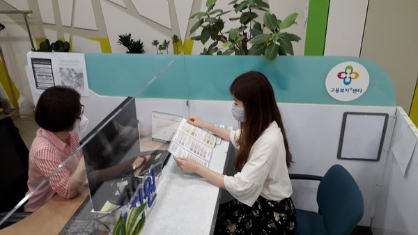 고양시가 추진 중인 ‘고양 희망‧내일 공공일자리’는 취업에 어려움을 겪는 경력단절 여성과 미취업 청년 등이 공공부문에서 실무경험을 통해 경력을 있고 직업역량을 배양하는 사업이다. (사진제공=고양시청)