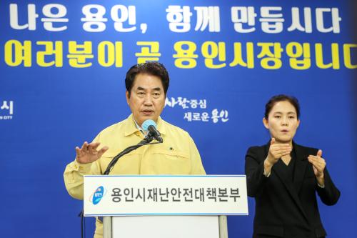 백군기 용인시장은 11일 시청 브리핑룸에서 페이스북 라이브 방송을 통해 “18일부터 관내 모든 어린이집을 정상 개원한다”고 밝혔다. (사진제공=용인시청)