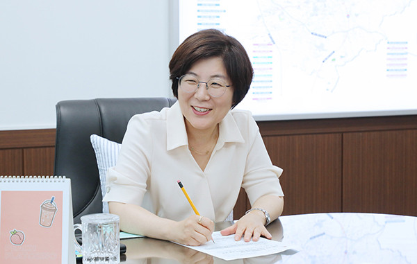 김보라 안성시장이 1000여 명의 시 공직자들에게 11일 격려 메시지를 전했다. (사진제공=안성시청)