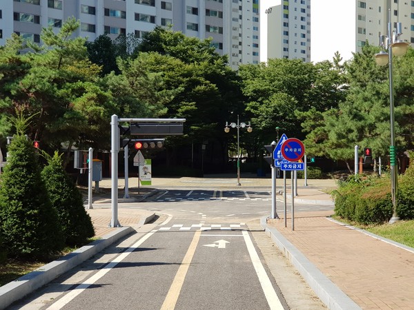 계양구는 관내 어린이교통교육관 실외 체험장 내 신호기 노후화로 이달부터 9월까지 신호기 전체에 대한 정비를 진행한다. (사진제공=계양구청)