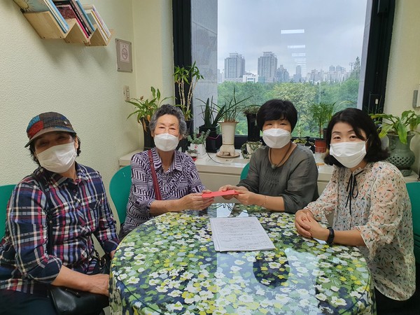 부평구 산곡동에 거주하는 한 고령의 주민이 자신도 넉넉지 않은 처지에 수해피해를 입은 이웃을 위해 사용해 달라며 소중한 성금을 기탁했다. (사진제공=부평구청)