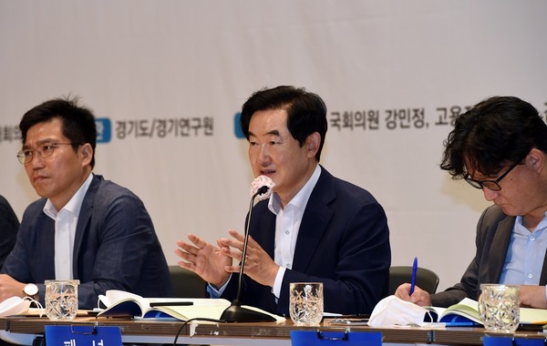 경기도시장·군수협의회 안병용 회장은 13 일 10시 국회의원회관 대회의실에서 열린 공정조달제도 도입을 위한 정책토론회에 참석했다. (사진제공=의정부시청)