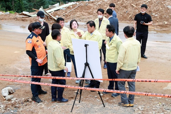 장현국 경기도의회 의장이 최근 경기북부 주요 침수피해 지역을 집중점검했다. (사진제공=경기도의회)