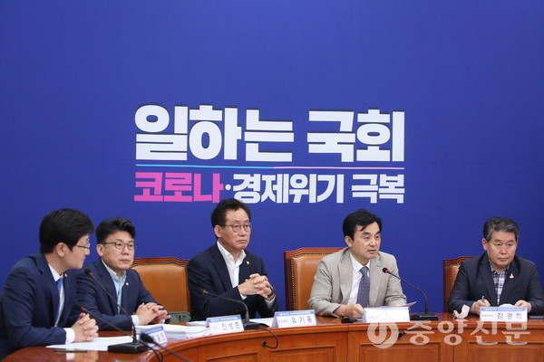 안규백 민주당 전국대의원대회준비위원회 위원장이 14일 국회에서 기자간담회를 열고 발언하고 있다. (사진=장민호 기자)