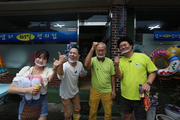 지난 14일 자연인으로 유명한 개그맨 윤택과 주현정, 조지훈이 함께  ‘경기지역화폐 방방곡곡데이트 시즌2’ 동두천시 편을 진행했다. (사진제공=경기도청)