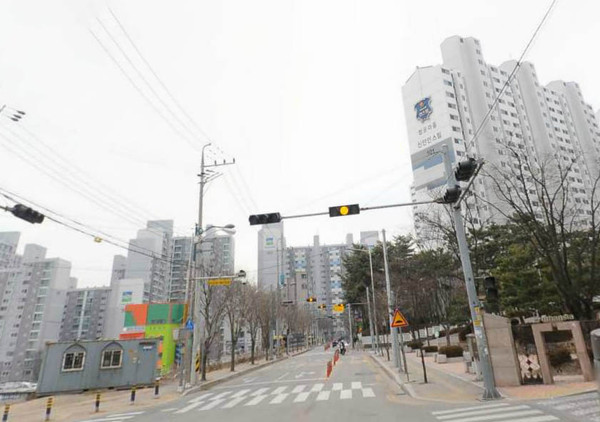 화성시는 지난 2004년에 아파트 사업시행자가 토지개발사업을 완료하고도 최근까지 소유권보존등기를 이행하지 않아 16년간 미등기 상태로 방치되어 있던 토지를 재산관리팀에서 찾아 시로 소유권보존 등기를 완료했다. (사진제공=화성시청)