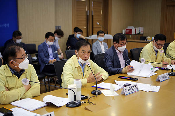 평택시는 지난 14일 정장선 시장과 간부공무원이 참석한 가운데 평택형 뉴딜 추진계획을 보고하고 디지털·비대면 유망산업을 집중 육성해 나가기로 했다. (사진제공=평택시청)