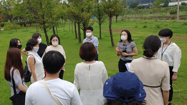 고양시는 동물보호명예감시원 27명을 신규 위촉했다. (사진제공=고양시청)