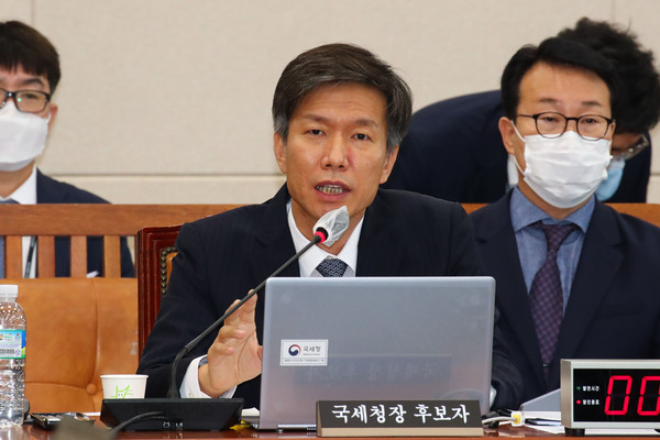 김대지 국세청장 후보자가 19일 국회 기획재정위원회에서 열린 인사청문회에서 의원들의 질의에 답하고 있다. (사진=공동취재단)
