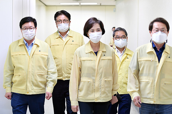 수도권의 학교 방역체계 점검·강화를 위한 ‘교육청-기초자치단체’ 협력 강화 회의가 24일 서울시교육청에서 개최됐다. (사진제공=수원시청)
