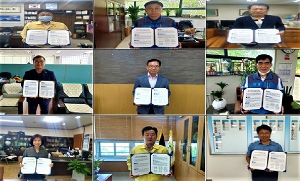 이천시 노사민정협의회는 지난 26일 ‘코로나19 극복 경제회생·고용안전&산업재해 제로화’를 위한 노사민정 공동선언 협약을 체결했다. (사진제공=이천시청)