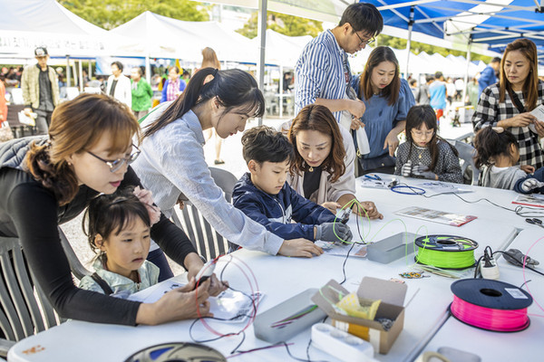 인천 계양구는 온 마을이 함께 아이를 키우는 지역공동체 교육실현을 위해 ‘미래를 선도하는 교육도시 완성’을 목표로 지역인재 발굴 및 육성에 주력하고 있다. (사진 = 계양구 제공)