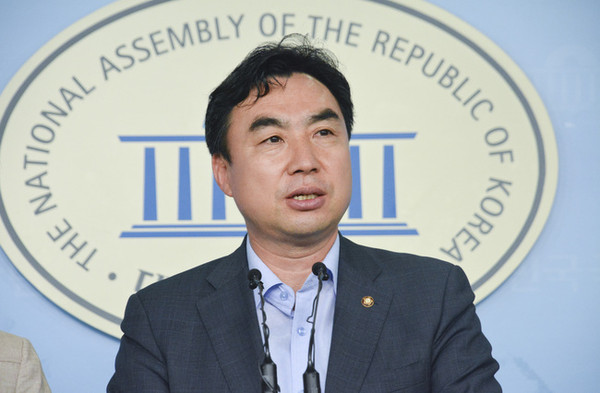 윤관석 더불어민주당 국회의원(인천남동을)은 인천 신명여자고등학교 체육관 개선을 위한 특별교부금 8억1천100만 원을 확보했다고 5일 밝혔다. (사진 = 윤관석 의원실 제공)